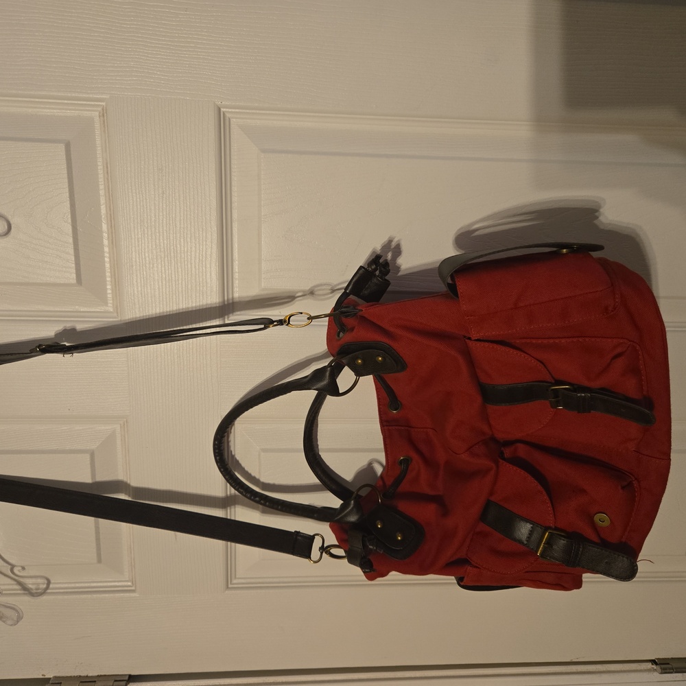 Shoulder bag with lots of pockets